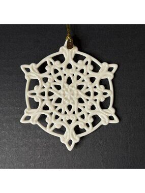 Lenox 2011 Snow Fantasies Ivory Porcelain Snowflake Christmas Ornament No Box